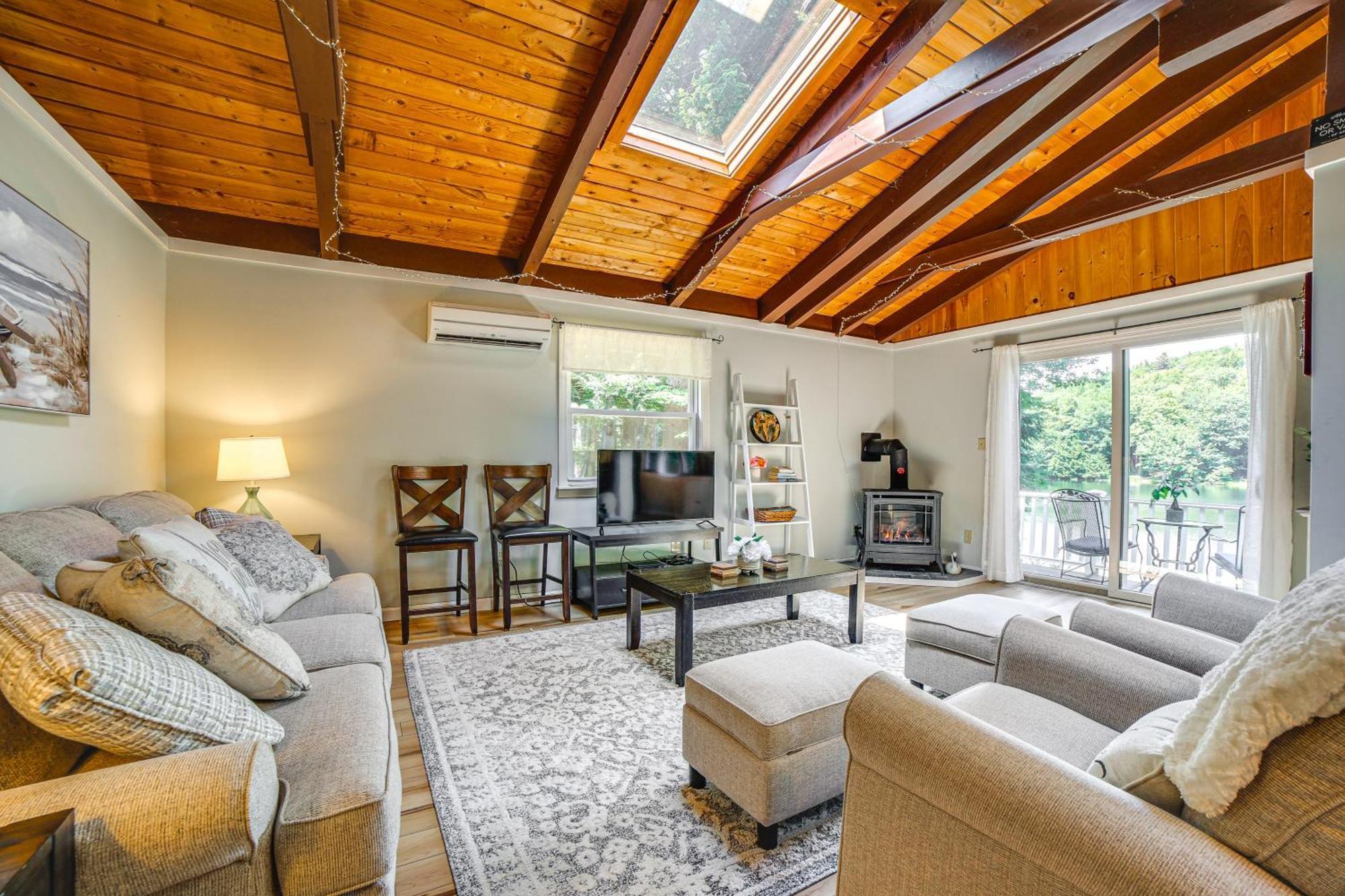 Breathtaking Newbury Cottage With Deck On Chalk Pond Exterior foto